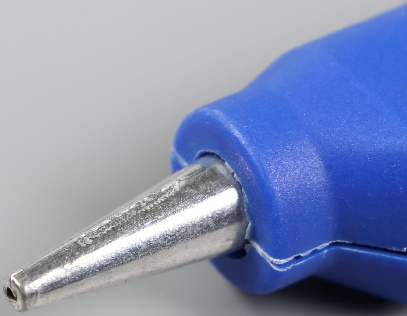 Клеевой пистолет 13,5х11 см питание: сетевой, диаметр стержня - 7 мм МИКС