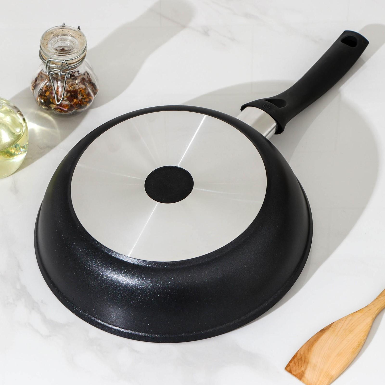 Сковорода «Традиция», d=24 см, пластиковая ручка, антипригарное покрытие, цвет чёрный