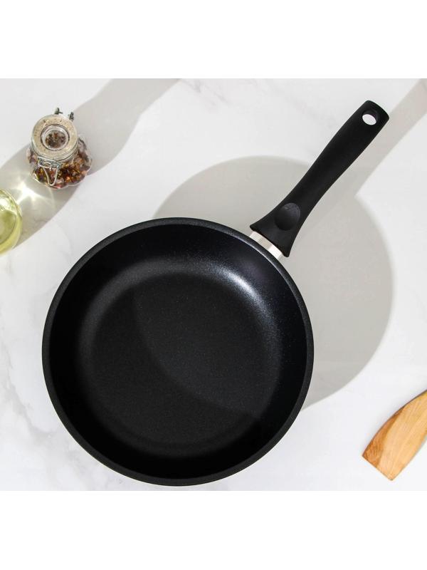 Сковорода «Традиция», d=24 см, пластиковая ручка, антипригарное покрытие, цвет чёрный