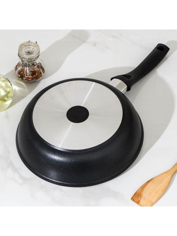 Сковорода «Традиция», d=24 см, пластиковая ручка, антипригарное покрытие, цвет чёрный