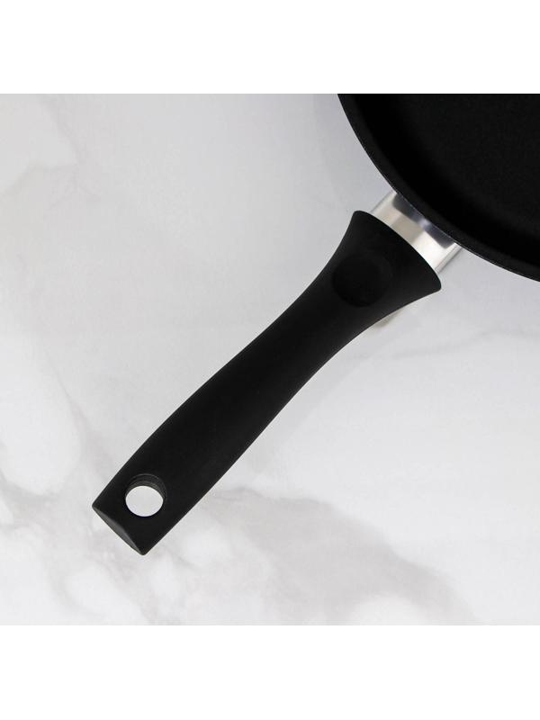 Сковорода «Традиция», d=24 см, пластиковая ручка, антипригарное покрытие, цвет чёрный