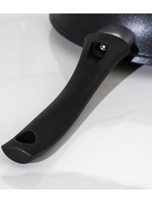 Сковорода «Традиция», d=24 см, пластиковая ручка, антипригарное покрытие, цвет чёрный