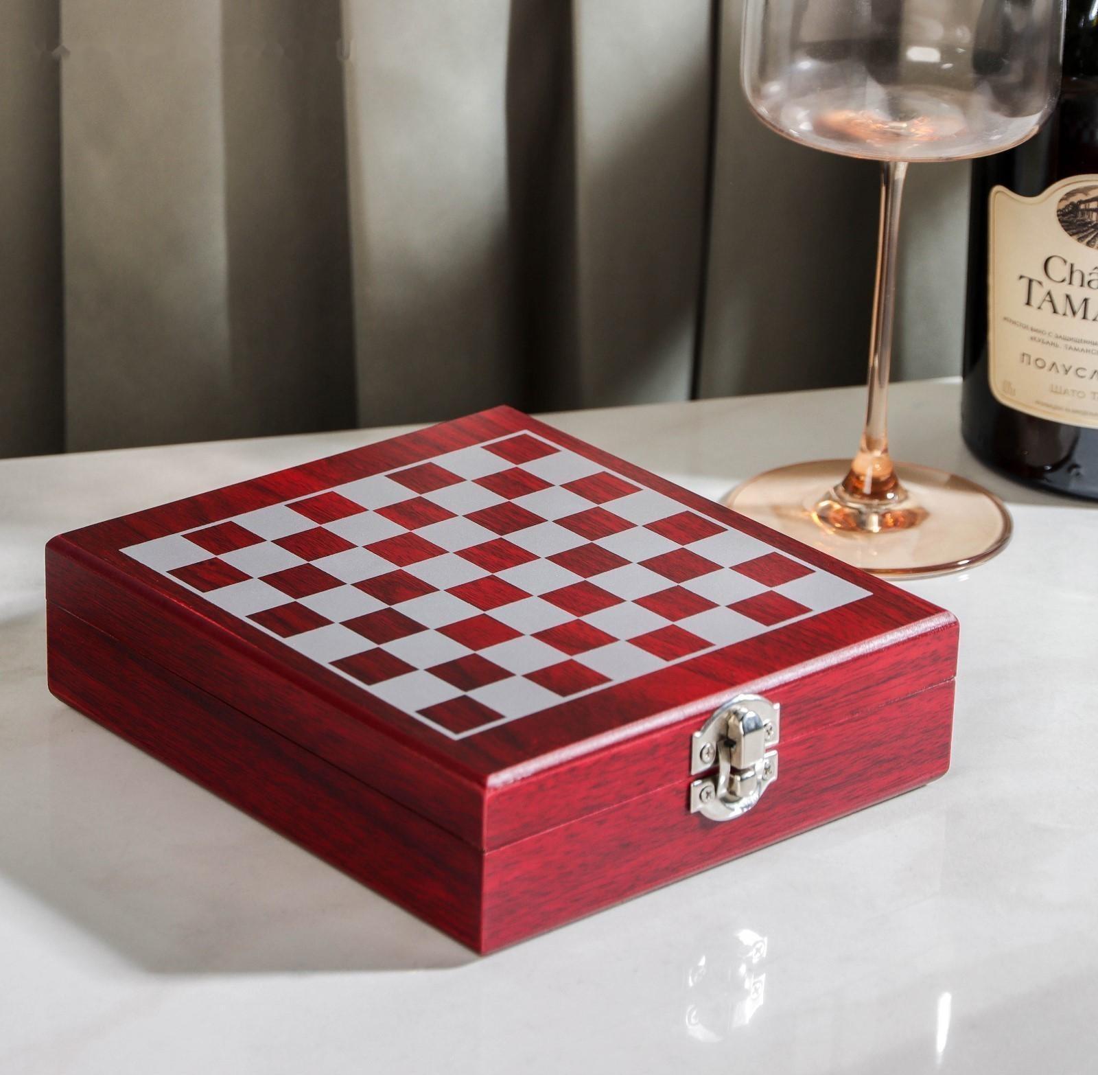 Набор для вина, 4 предмета: термометр, кольцо, открывашка, пробка, шахматы в комплекте