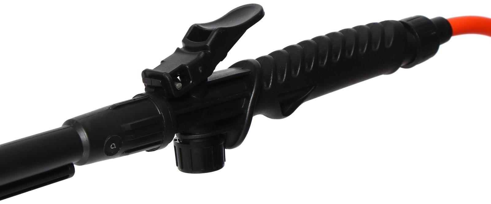 Опрыскиватель помповый ОП-209, 6 л, термоусадка, пластиковый брандспойт 208, «Жук»