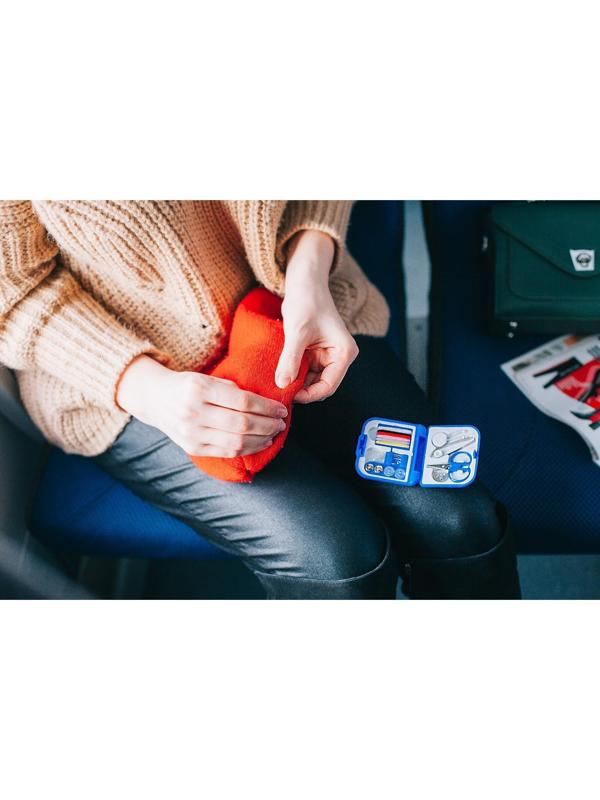 Швейный набор дорожный, 20 предметов, в складной пластиковой коробке, 7 × 6,5 × 2 см, цвет МИКС