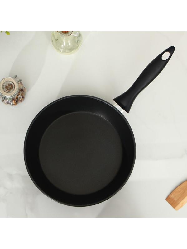 Сковорода «Надежда», d=24 см, пластиковая ручка, антипригарное покрытие, цвет чёрный