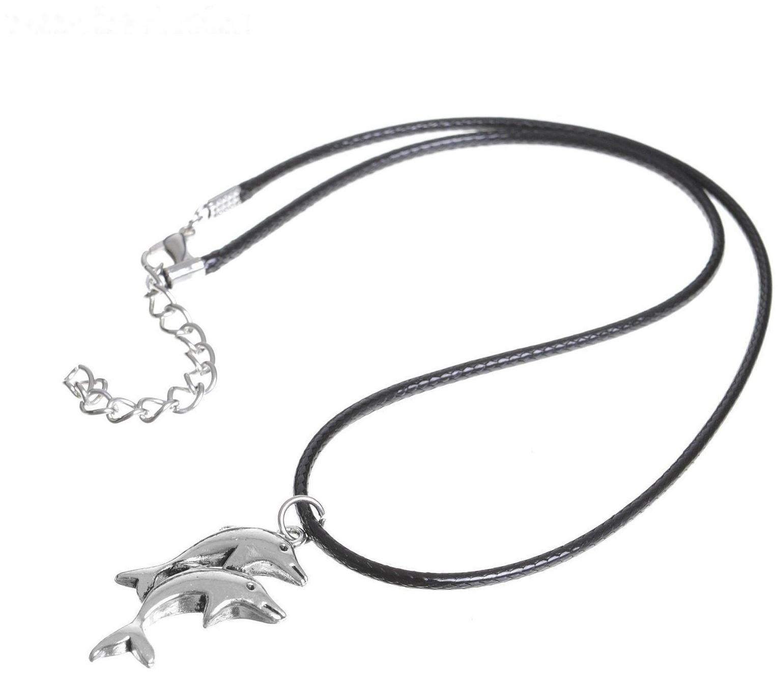 Кулон на шнурке 