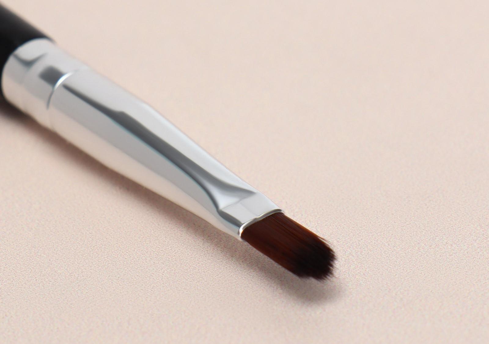 Кисть для макияжа, компактная, 17,5 см, цвет чёрный/серебристый