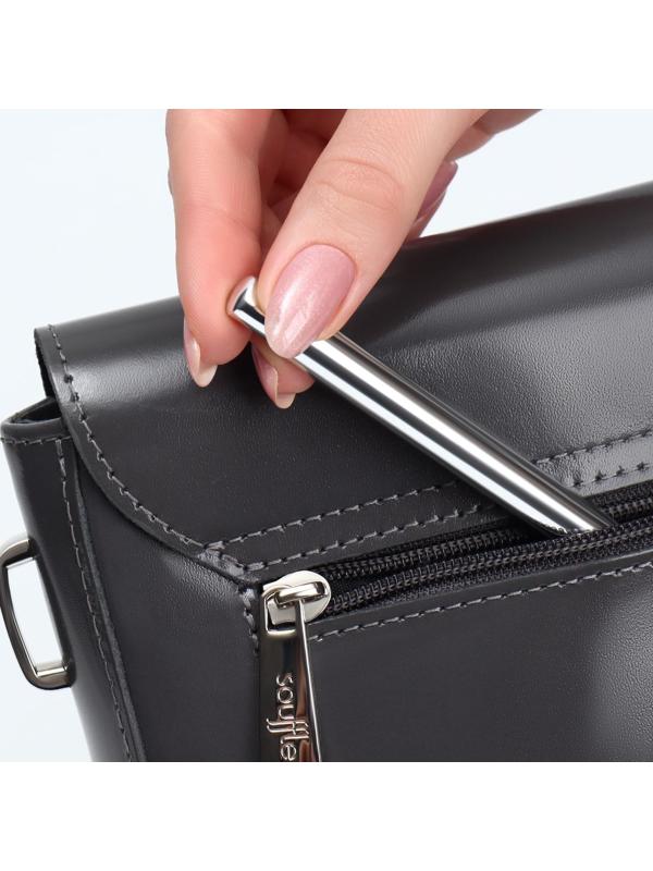 Кисть для макияжа, компактная, 17,5 см, цвет чёрный/серебристый