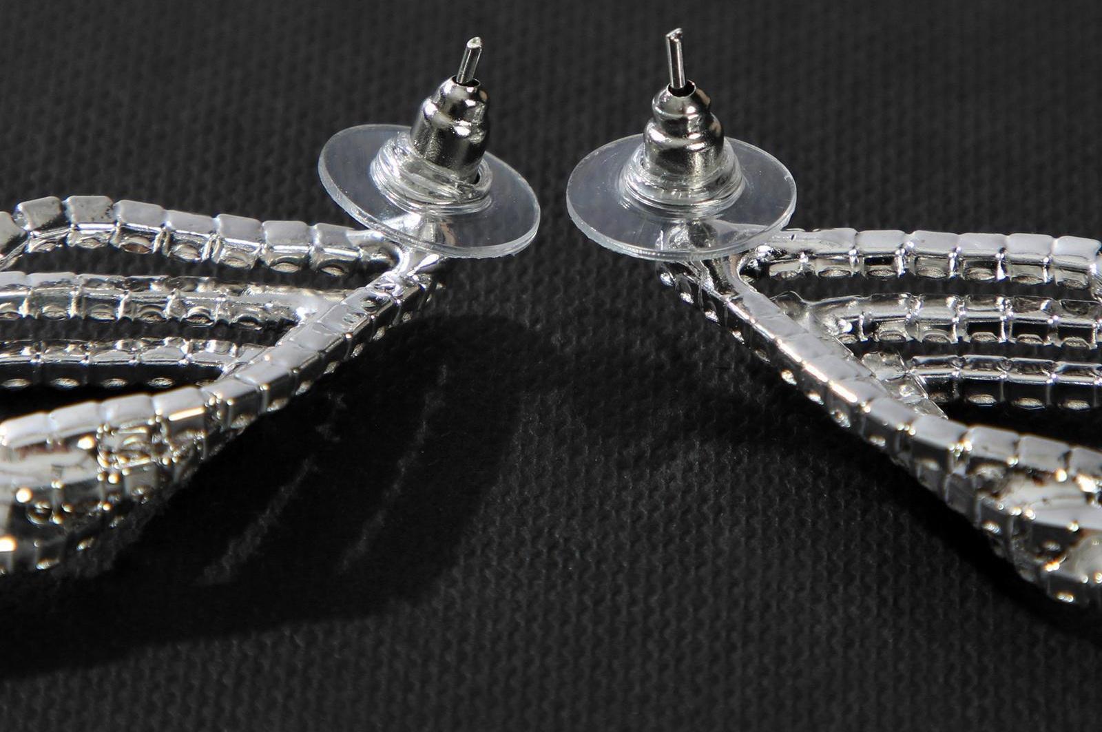 Серьги висячие со стразами 