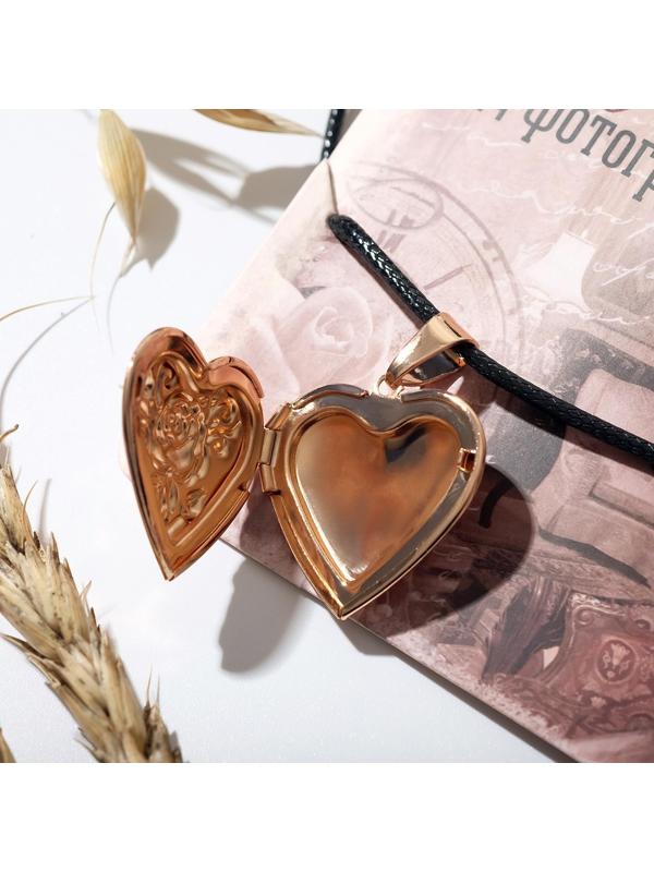 Кулон на шнурке 