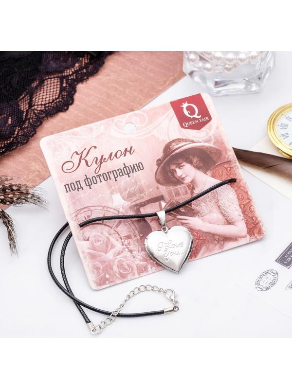 Кулон на шнурке 