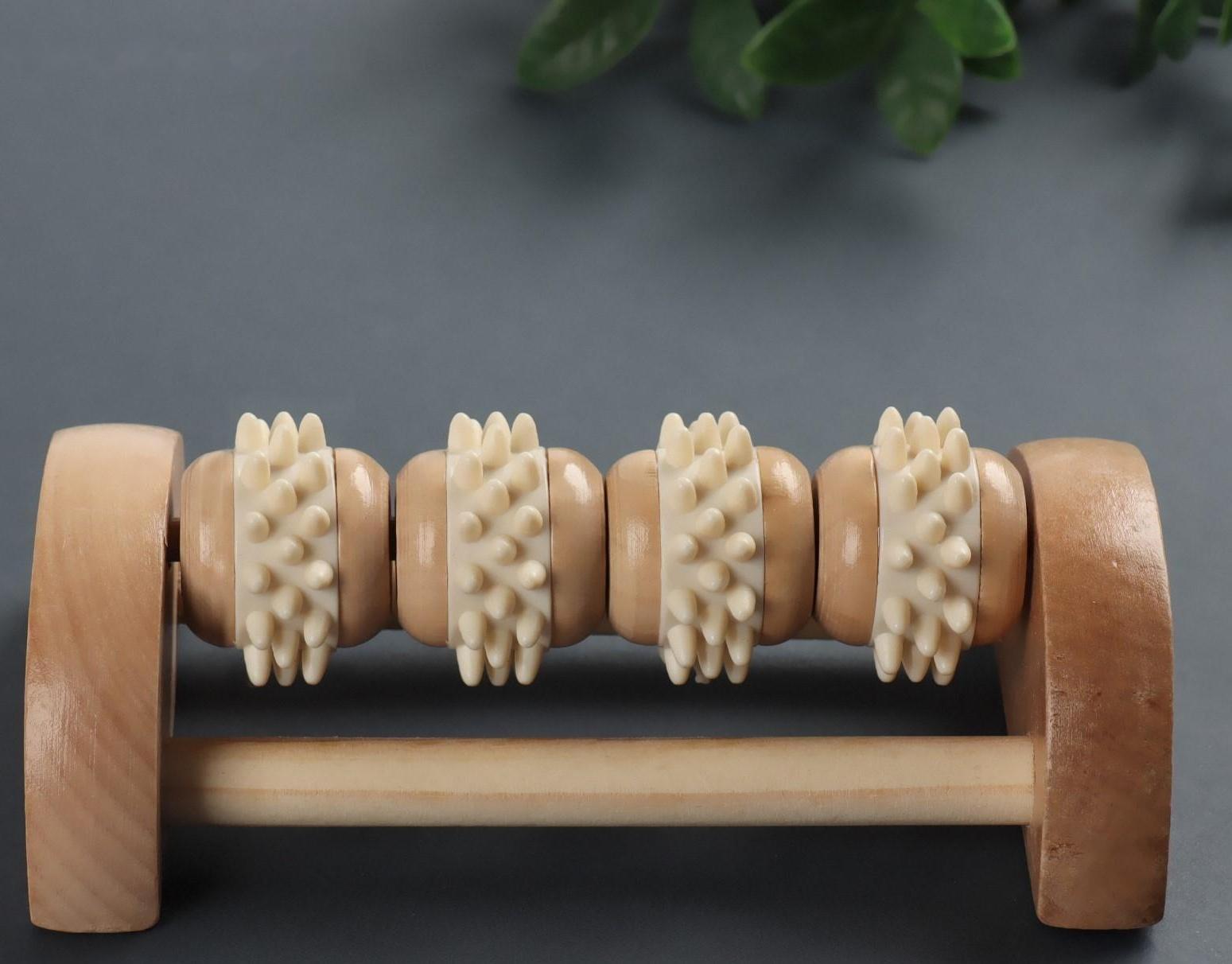 Массажёр «Ножное счастье», 14,5 × 8,5 × 5 см, деревянный, 4 колеса с шипами