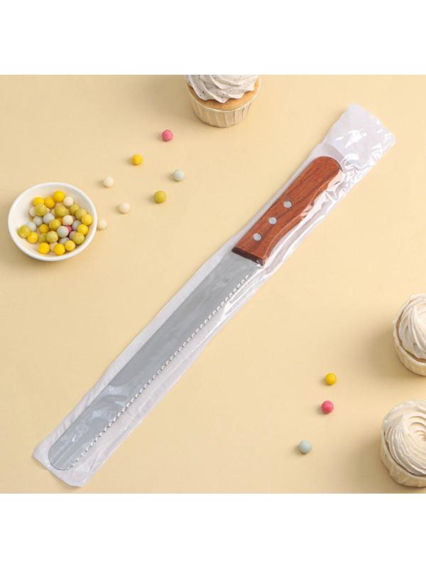 Нож для бисквита крупные зубцы, рабочая поверхность 25 см, деревянная ручка, толщина лезвия 1 мм