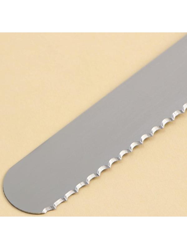 Нож для бисквита крупные зубцы, рабочая поверхность 25 см, деревянная ручка, толщина лезвия 1 мм