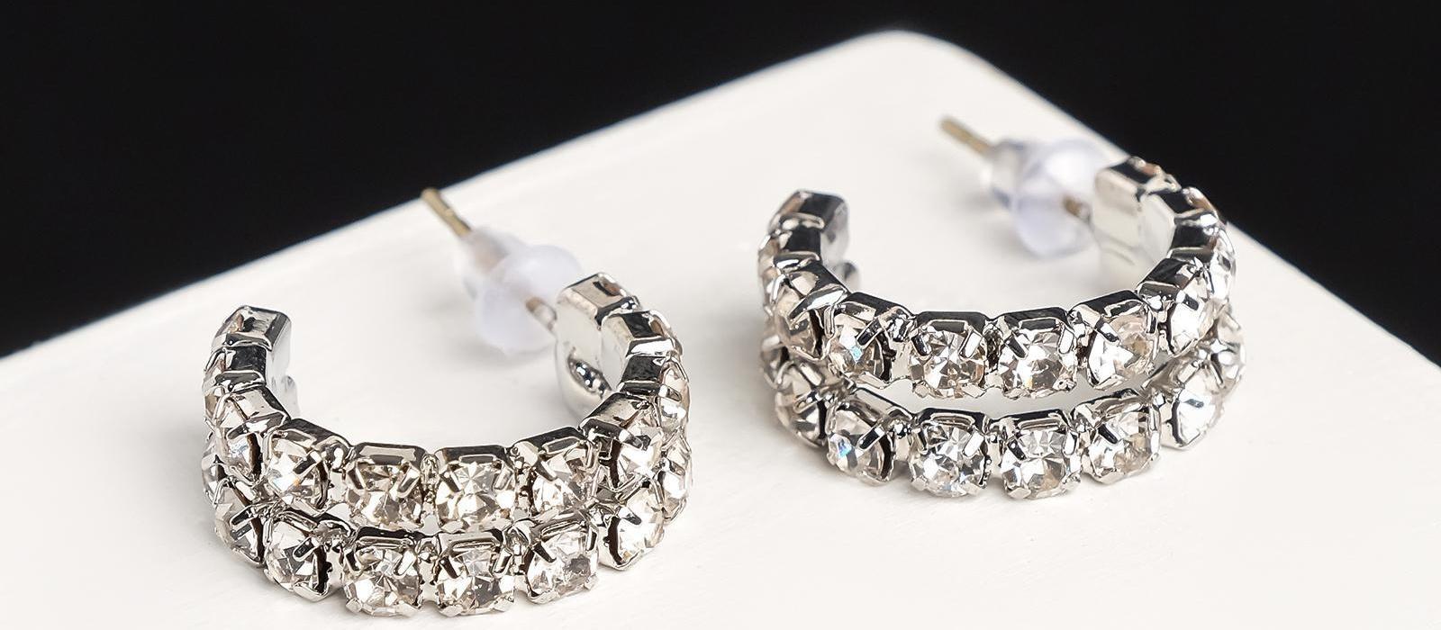 Серьги со стразами 