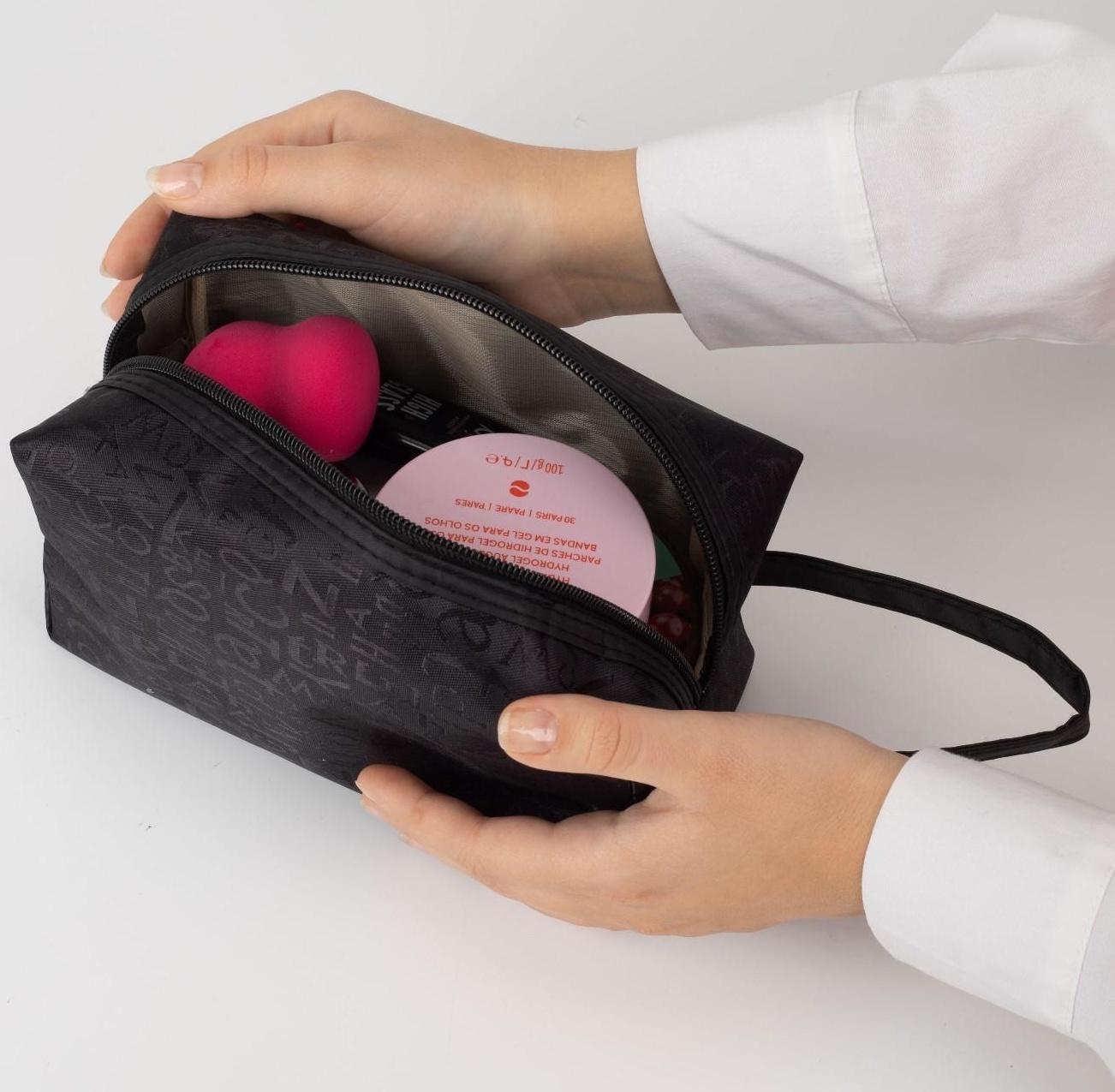 Косметичка на молнии, цвет чёрный