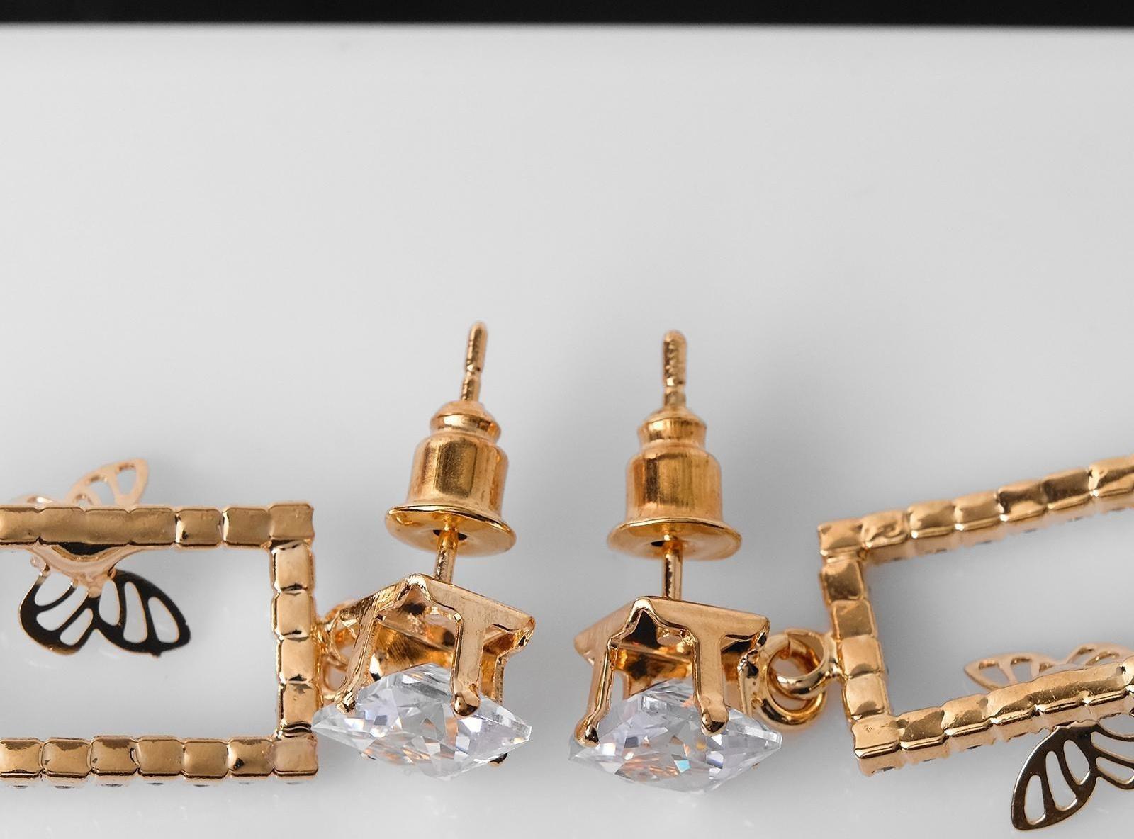 Серьги со стразами 