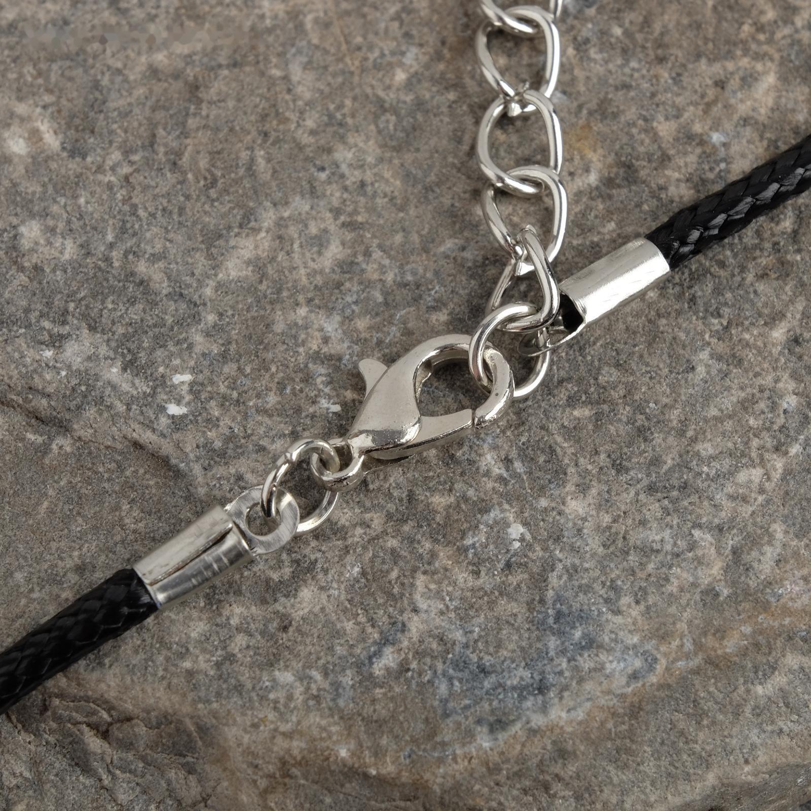 Кулон на шнурке 