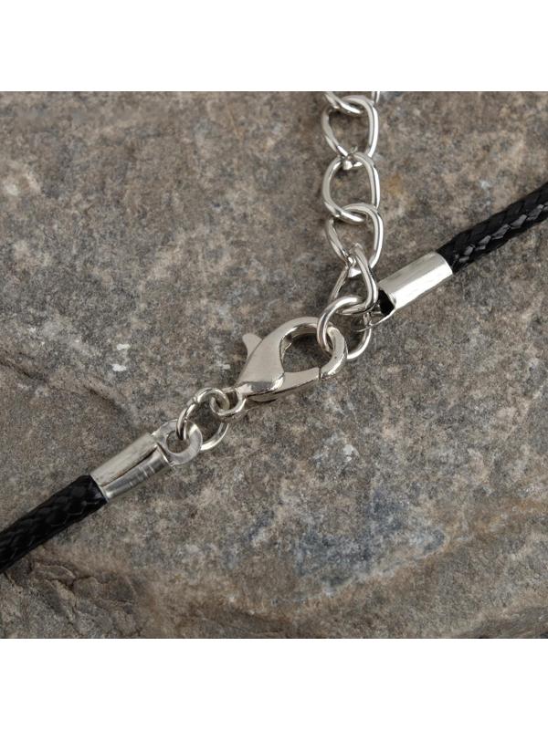 Кулон на шнурке 