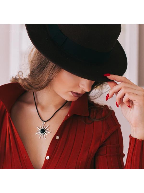 Кулон на шнурке 