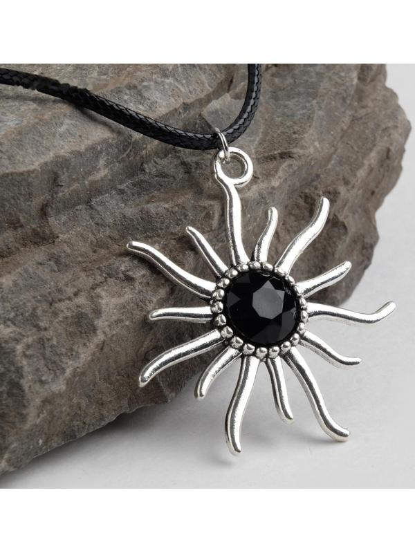 Кулон на шнурке 