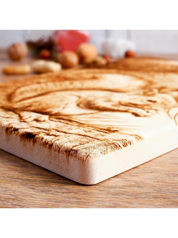 Доска из массива кедра «Белка с орешками», большая, прямоугольная, 23 × 35 см