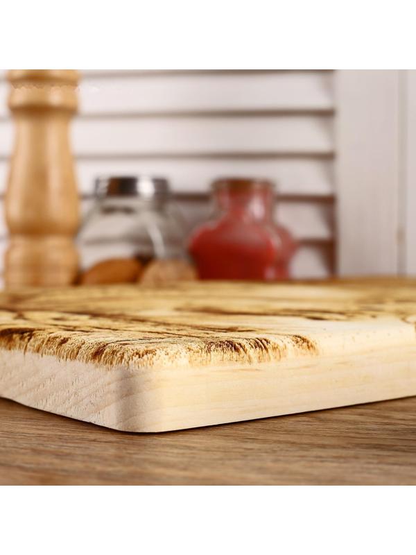 Доска из массива кедра «Белка с орешками», большая, прямоугольная, 23 × 35 см