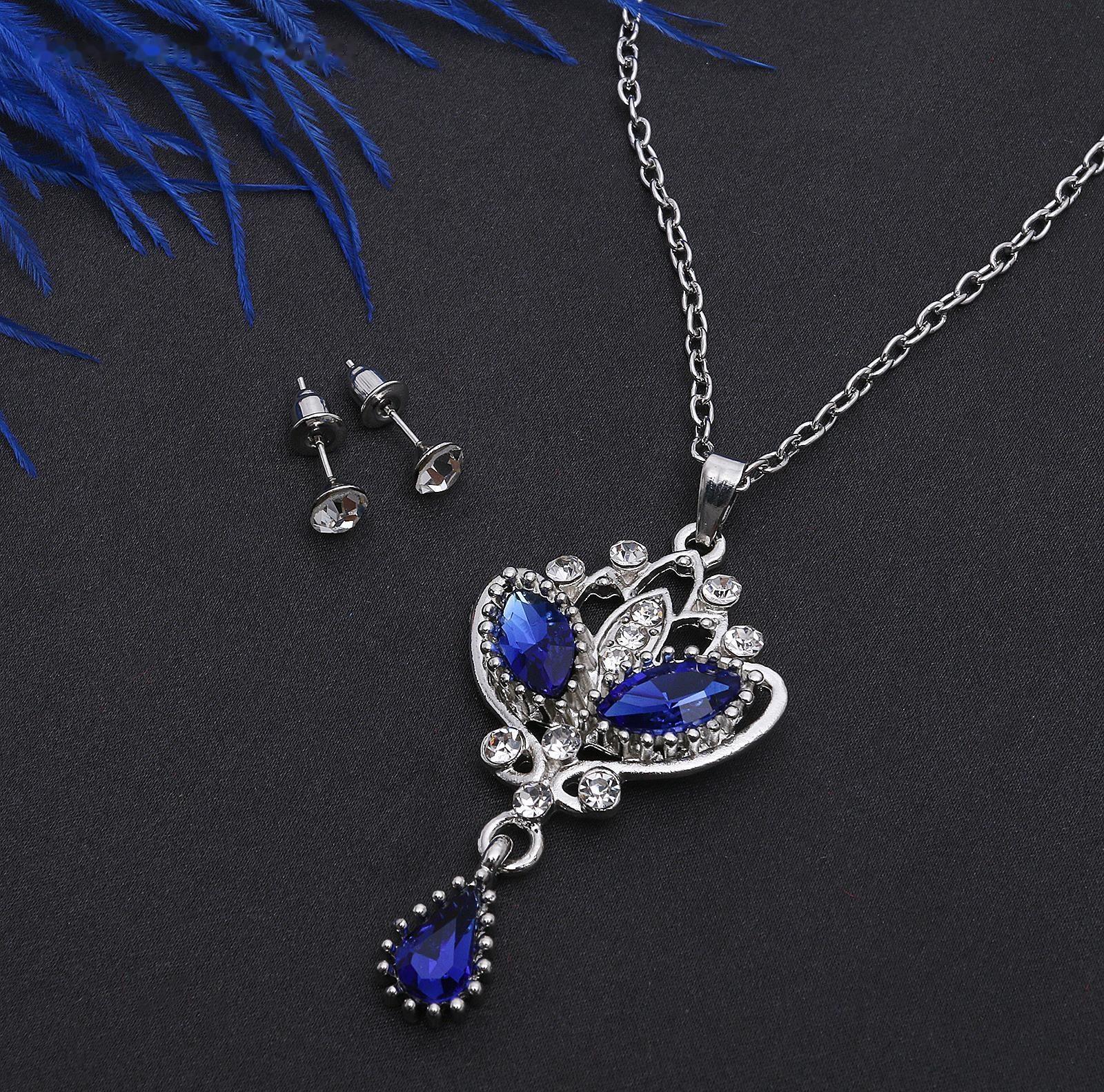 Гарнитур 2 предмета: серьги кулон 