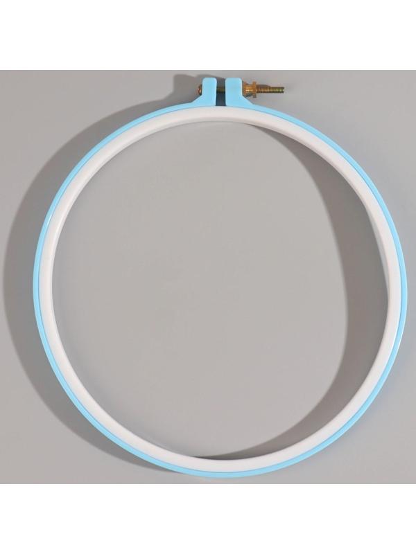 Набор для вышивания крестиком: канва без рисунка 30×20 см, нитки 10 шт, пяльцы d = 18 см, иглы 6 шт, шпульки 10 шт