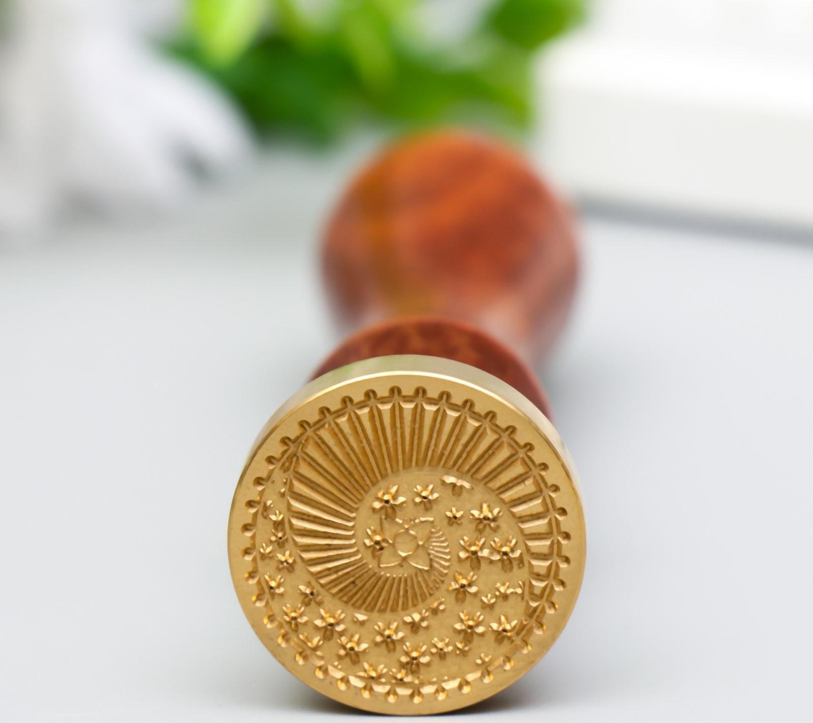 Печать для сургуча с деревянной ручкой 