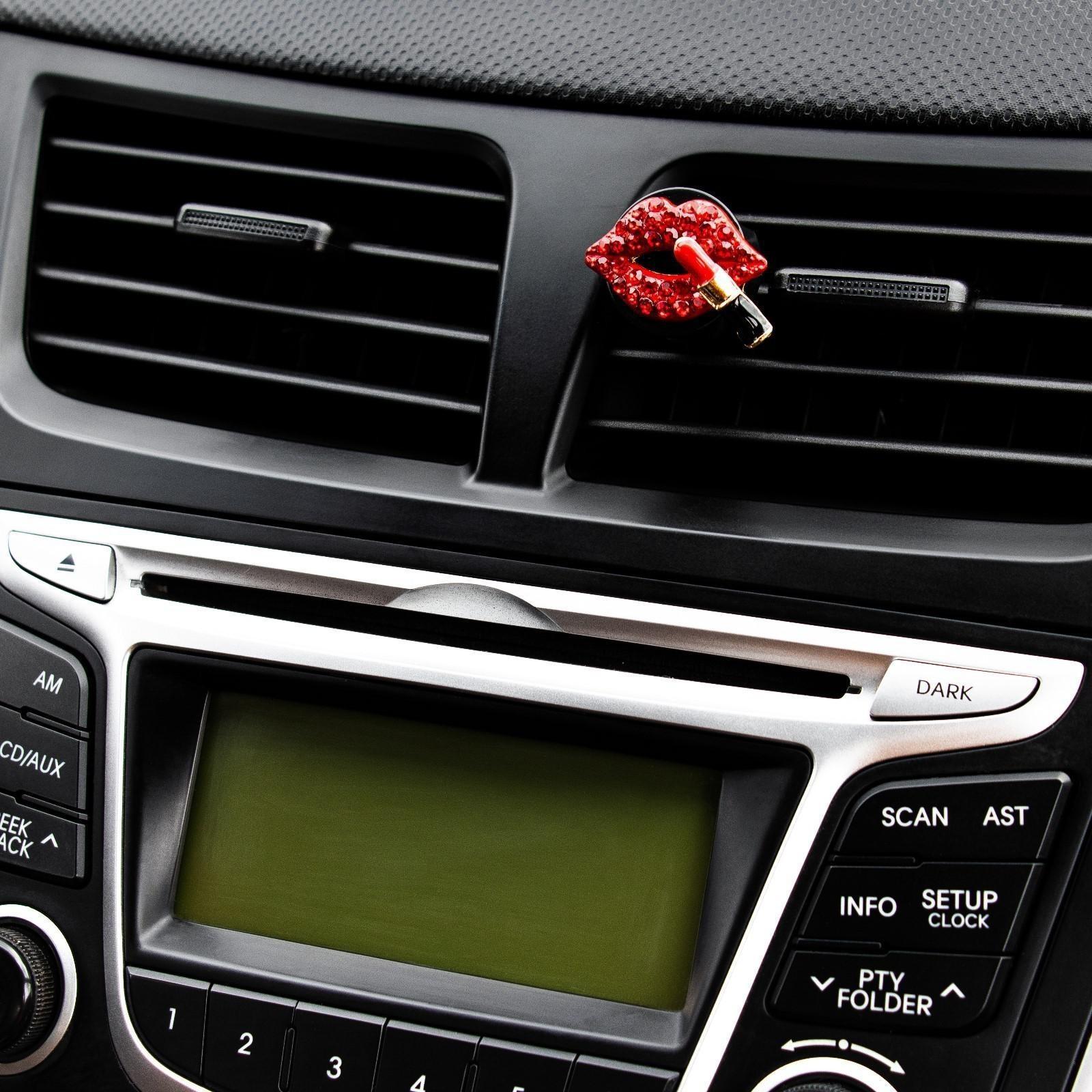 Украшение в дефлектор автомобиля 