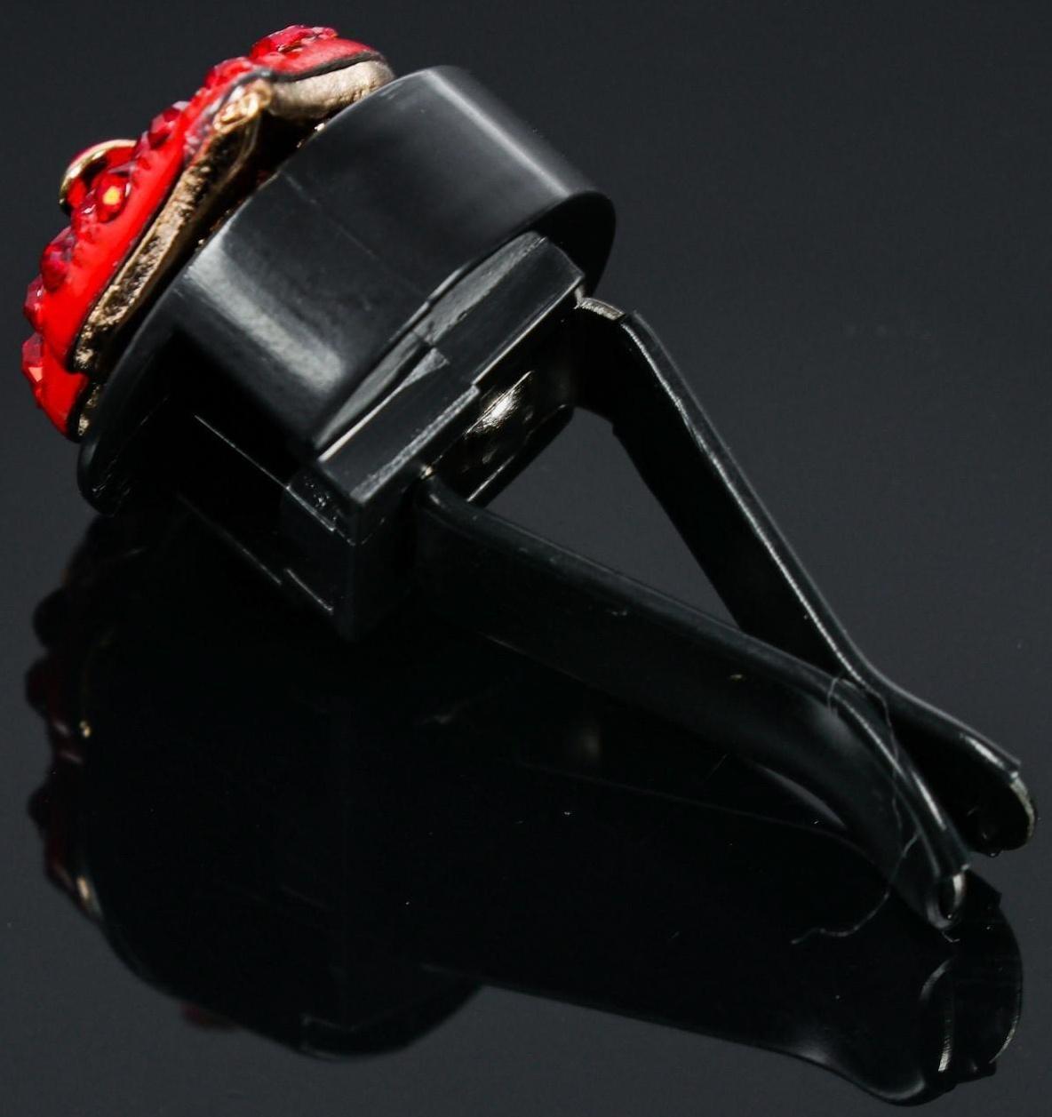 Украшение в дефлектор автомобиля 