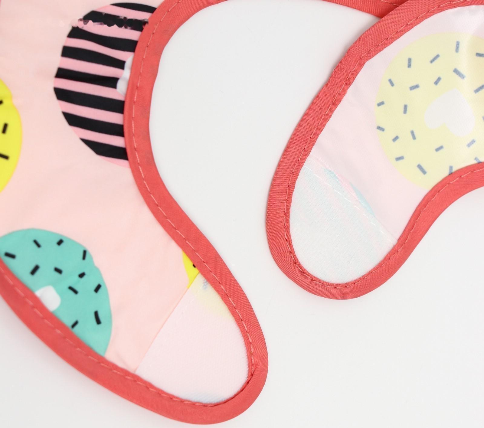 Нагрудник для кормления «Пончики» непромокаемый на липучке, с карманом