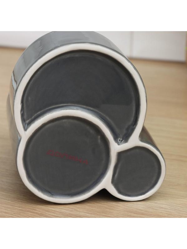 Дозатор для моющего средства Доляна «Милитари», 370 мл, с губкой и щёткой, цвет серый