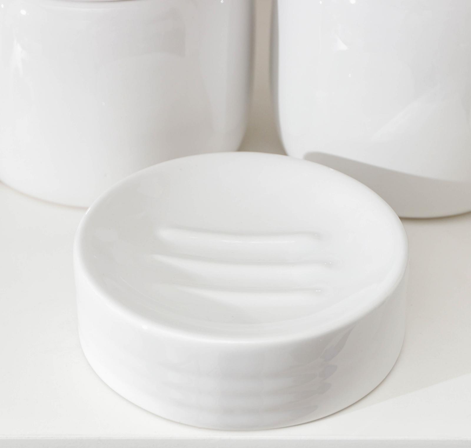 Набор аксессуаров для ванной комнаты Доляна Monro, 4 предмета (мыльница, дозатор для мыла 450 мл, стакан, баночка), цвет белый