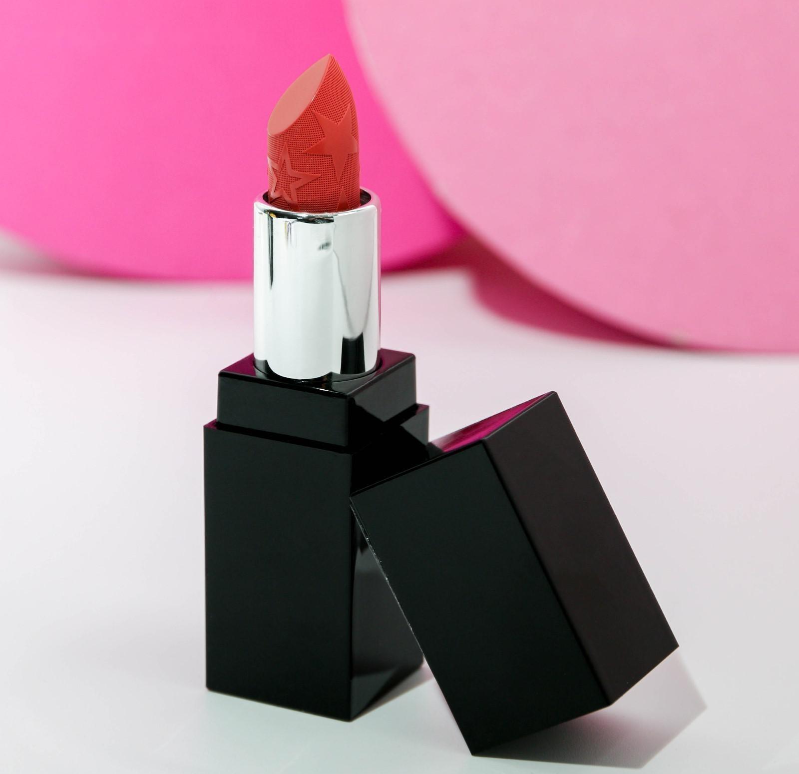 Помада для губ с сатиновым эффектом, оттенок розовый нюд