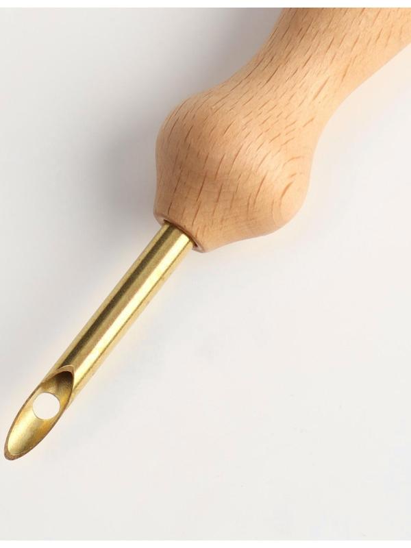 Игла для вышивания, для ковровой техники, d = 5 мм, с нитевдевателем, цвет золотой