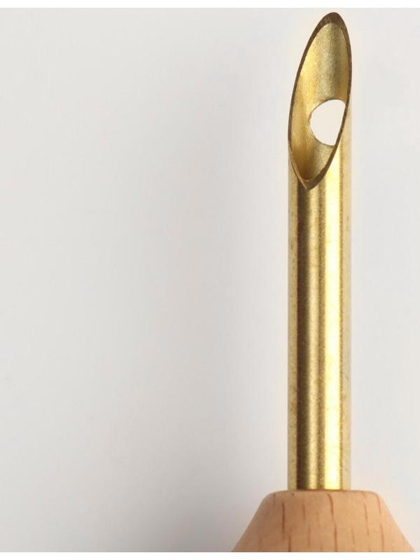 Игла для вышивания, для ковровой техники, d = 5 мм, с нитевдевателем, цвет золотой