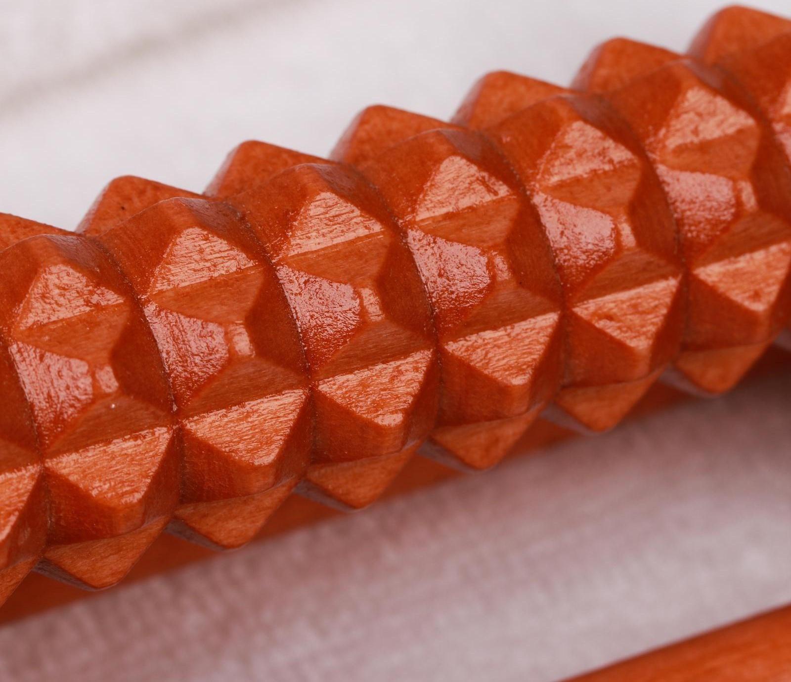 Массажёр для ног «Барабан», 1 ролик с шипами, деревянный, 15,4 × 8,6 × 5,5 см