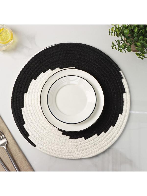 Салфетка сервировочная на стол Доляна «Гипноз», d=38 см, цвет чёрно-белый