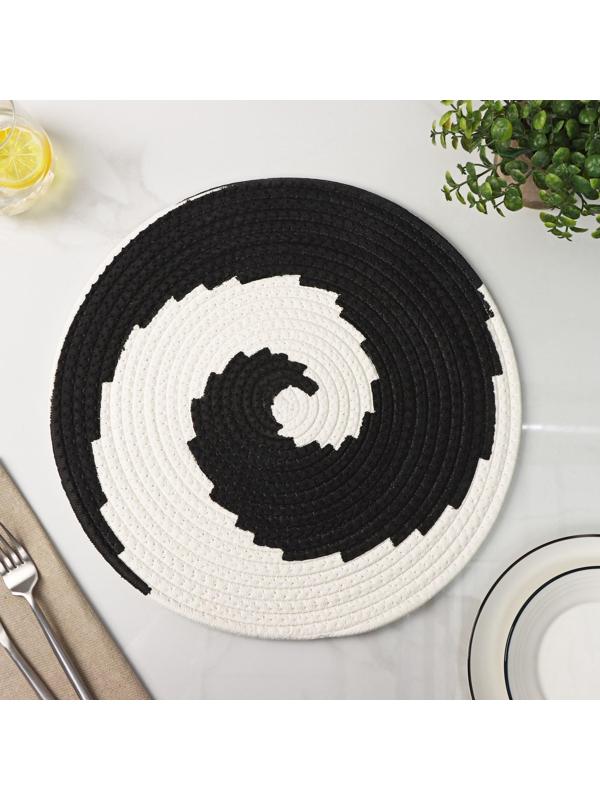 Салфетка сервировочная на стол Доляна «Гипноз», d=38 см, цвет чёрно-белый