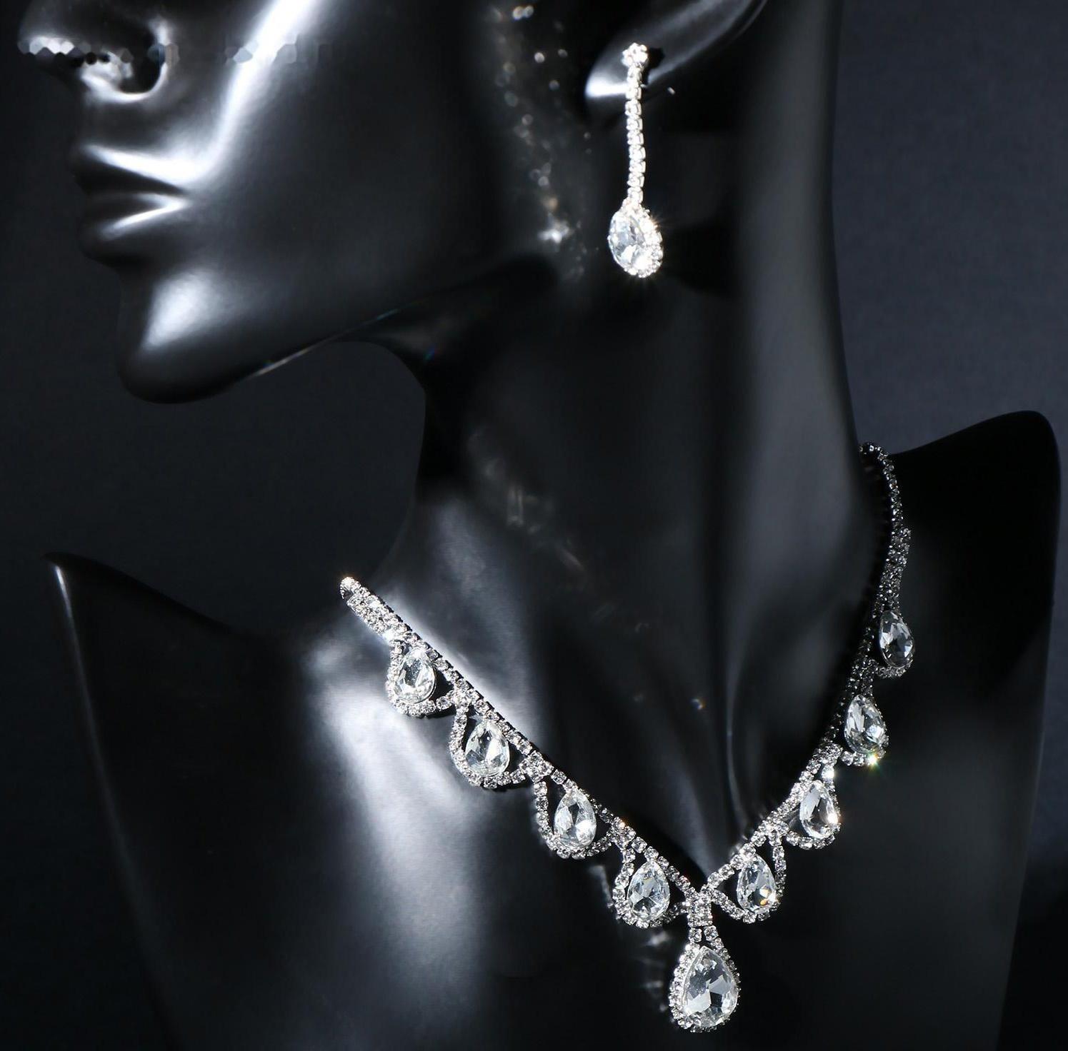 Набор 2 предмета: серьги, колье 