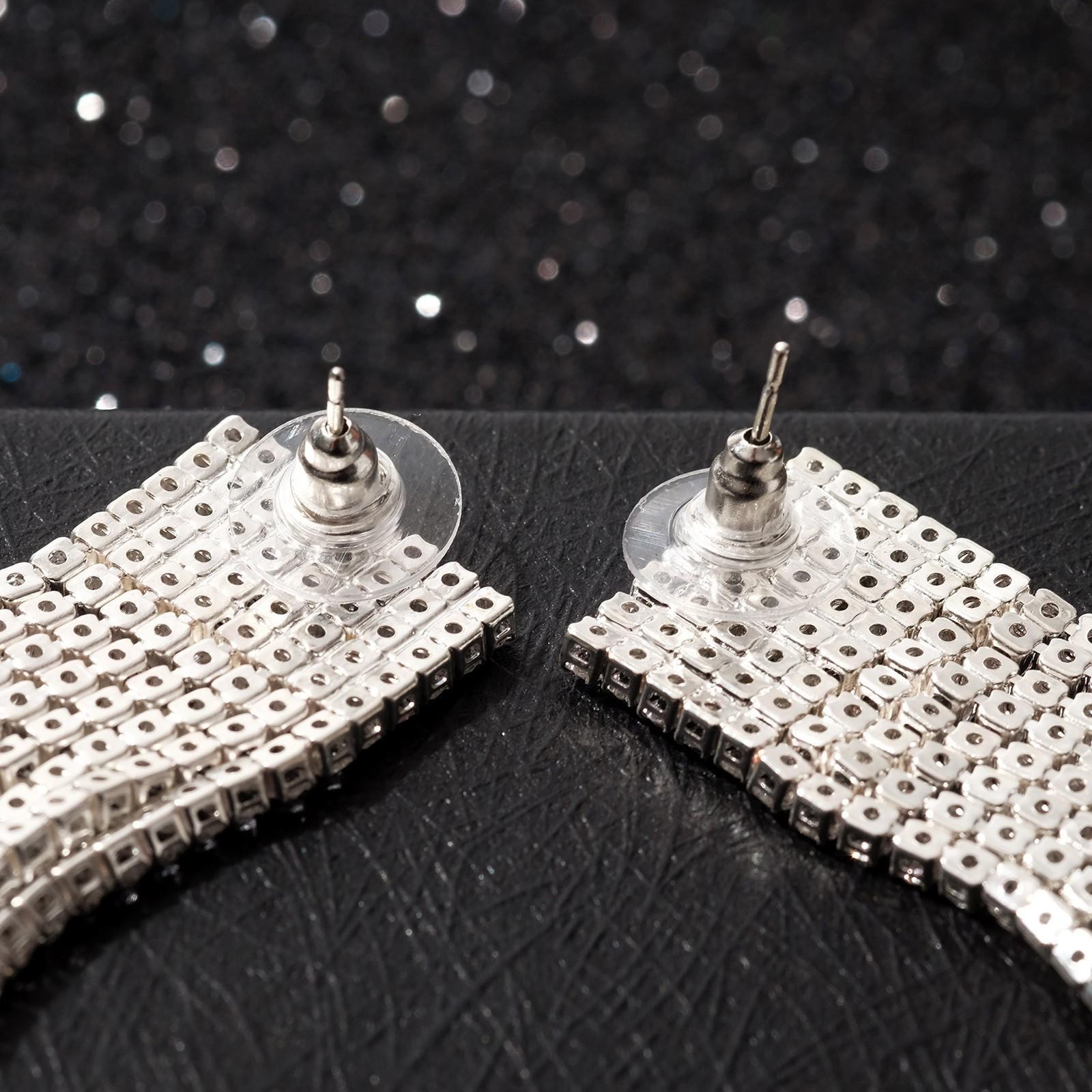 Серьги висячие со стразами 