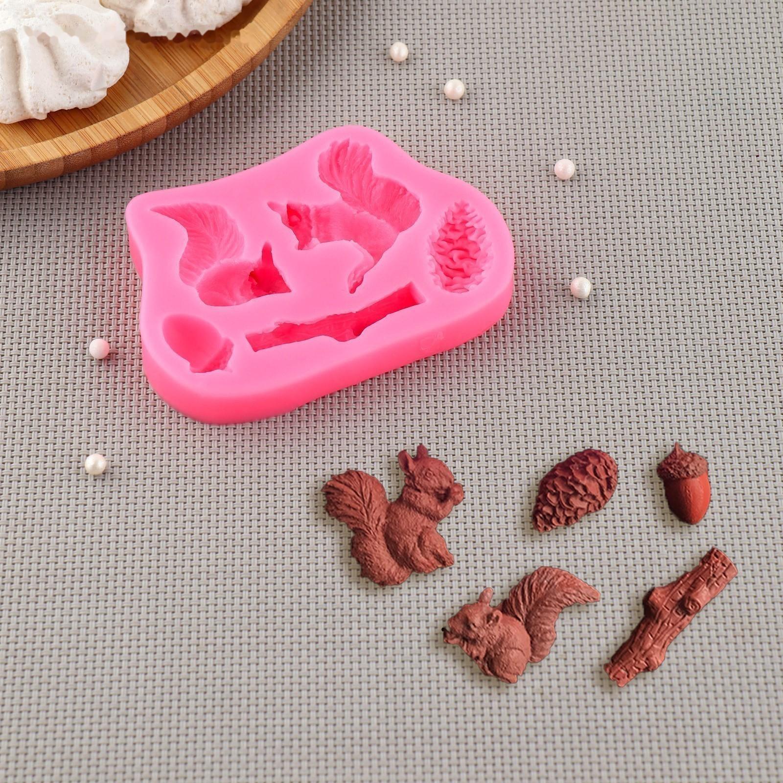 Силиконовый молд Доляна «Белочка и орешки», 10×7×1,5 см, цвет МИКС