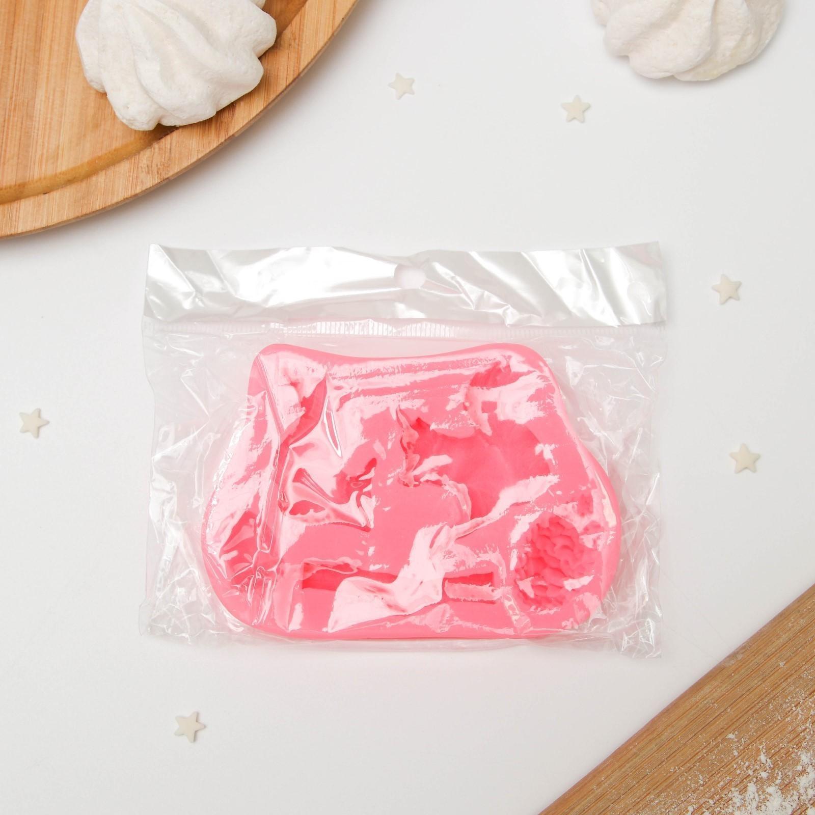 Силиконовый молд Доляна «Белочка и орешки», 10×7×1,5 см, цвет МИКС