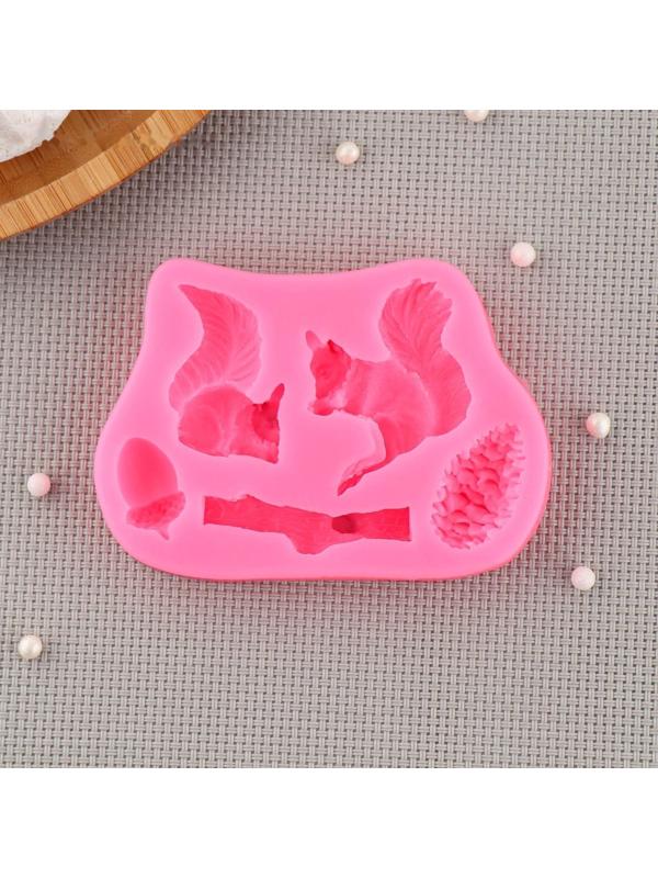 Силиконовый молд Доляна «Белочка и орешки», 10×7×1,5 см, цвет МИКС