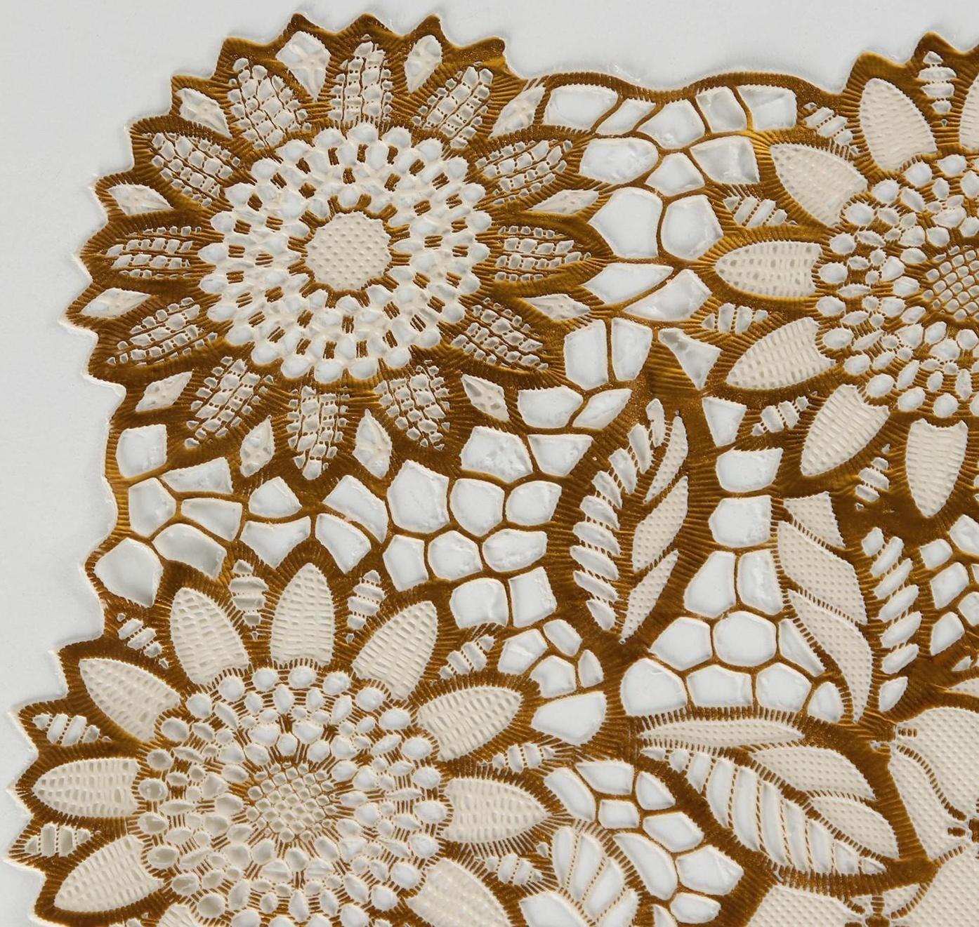 Салфетка ажурная для стола «Букет», 84×40 см, ПВХ, цвет золото