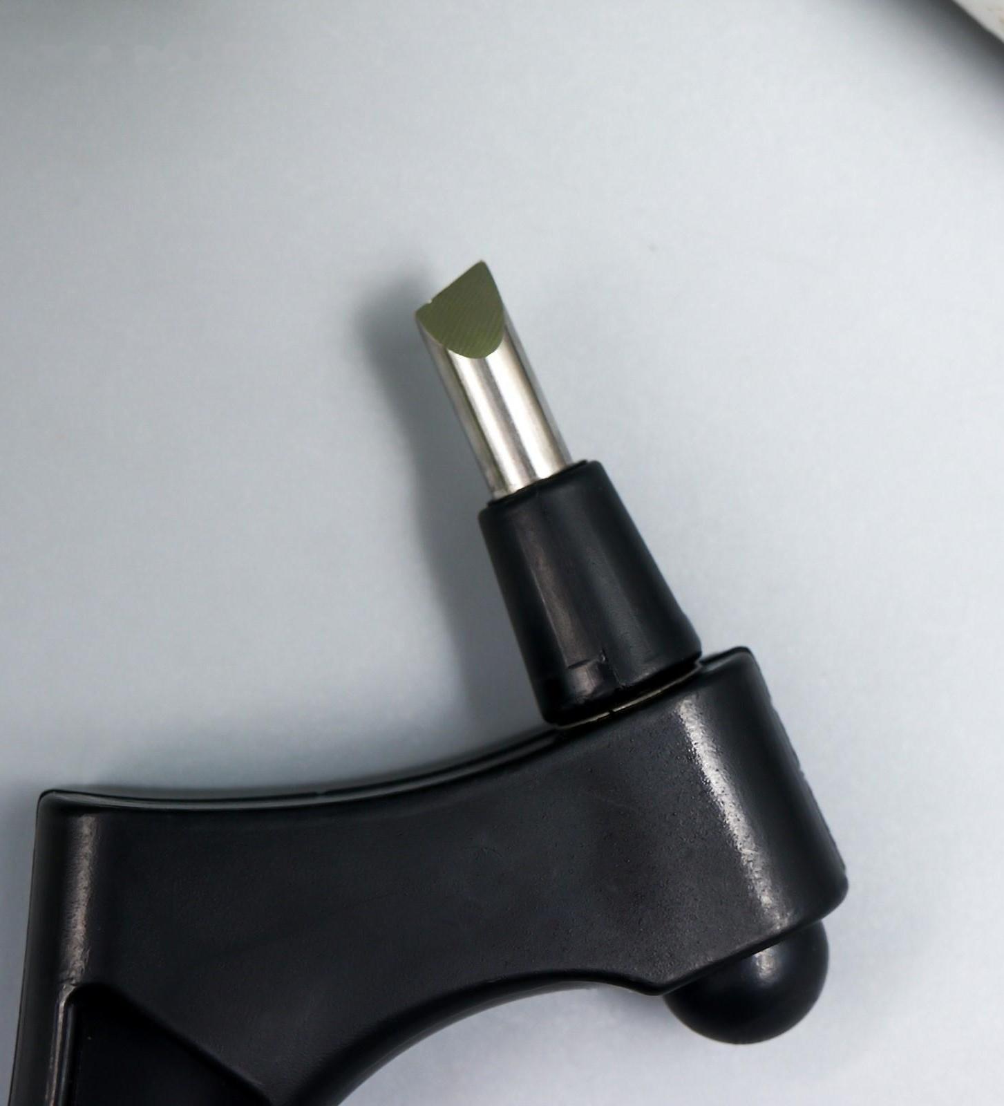 Нож универсальный, вращающийся на 360° с лезвием 15°  (бумага, винил, фольга) 17х4х1 см