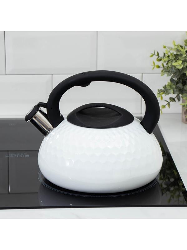 Чайник со свистком из нержавеющей стали Magistro Glow, 3 л, индукция, ручка soft-touch, цвет белый